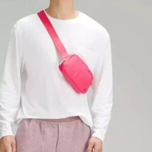 NWT lululemon Everywhere Belt Bag 1L in Lip Gloss